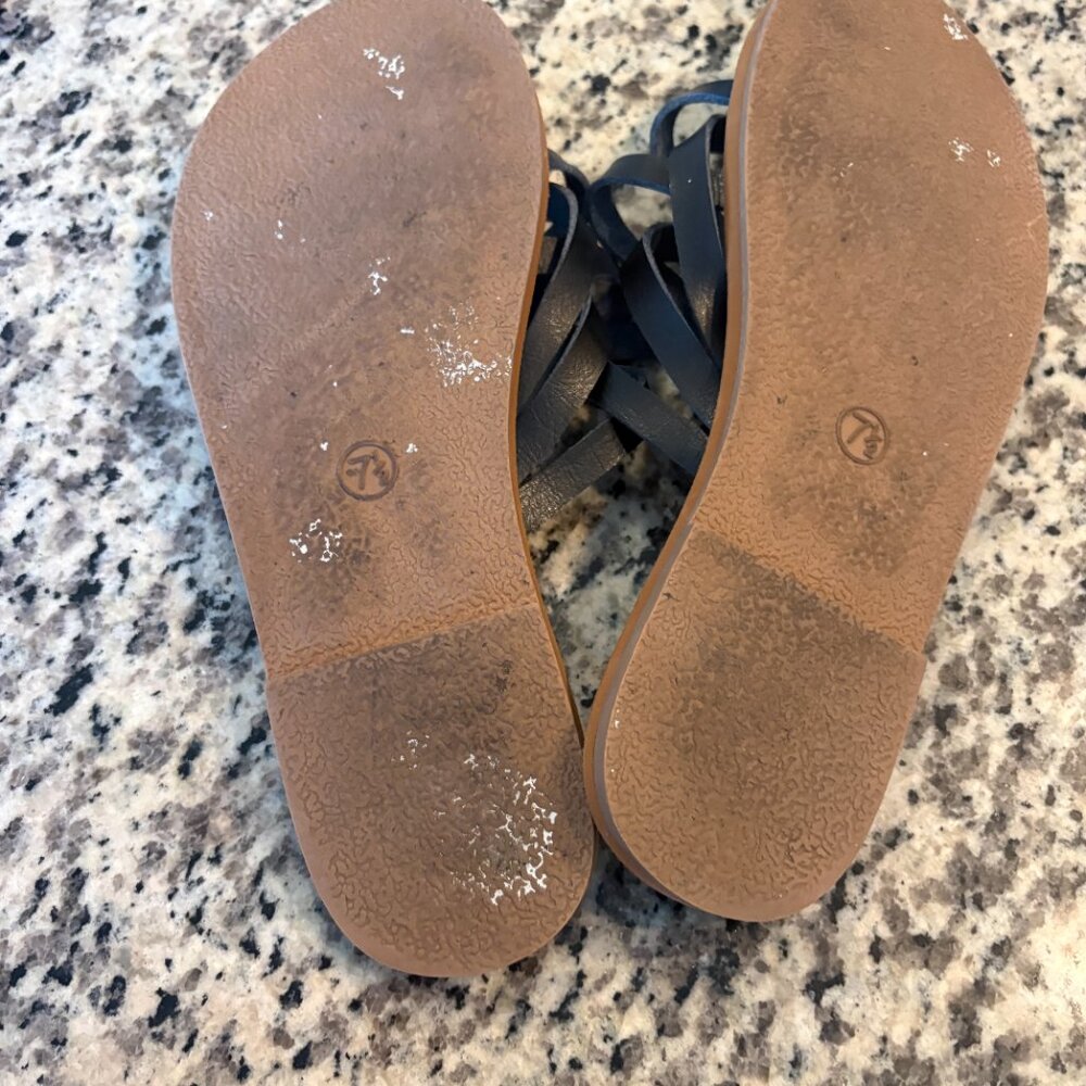 Universal Thread Black Leather Strappy Slide Sand… - image 4